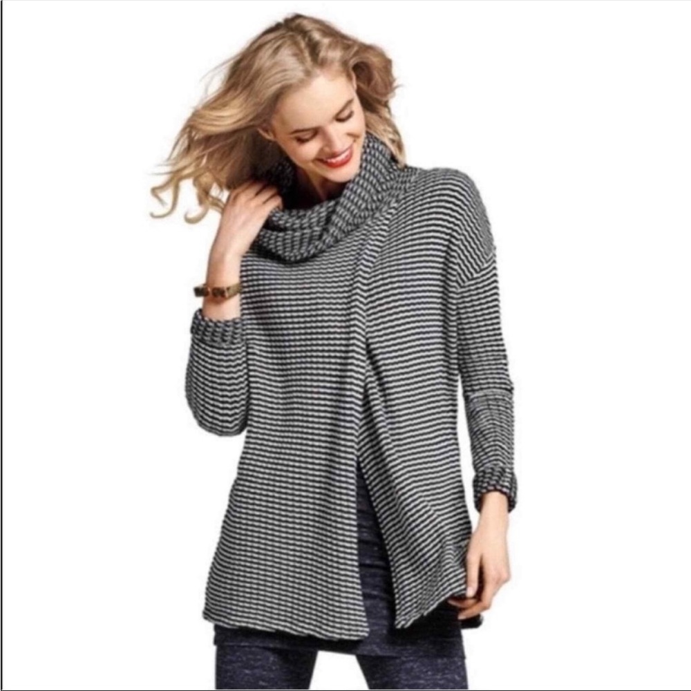 Cabi Fergie Black and White Turtleneck Sweater Style 3167